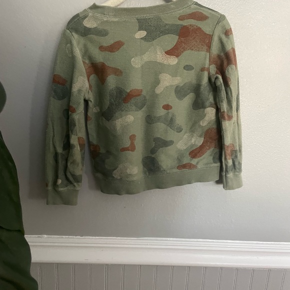 Carters Toddler Boy 24 months Green Camo Print Long Sleeve Top - Picture 7 of 9